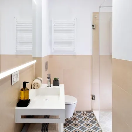 Komodo Puerta Osario Sevilla Exterior foto